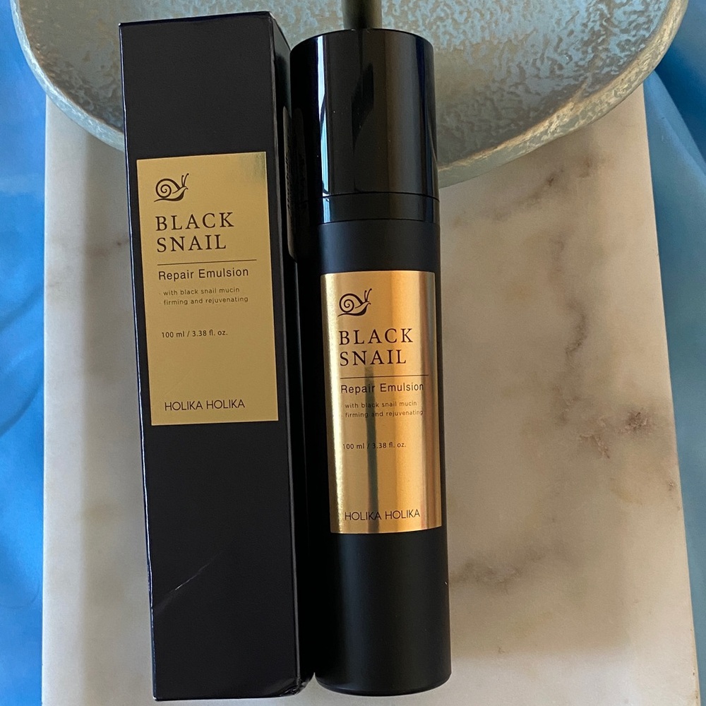Holika Holika Black Snail Repair Emulsion